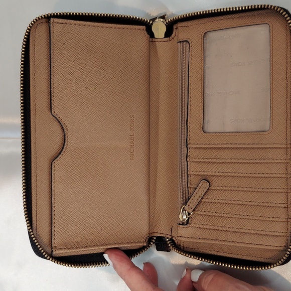 Michael Kors Black Genuine Leather Wallet with Zip - Picture 8 of 10